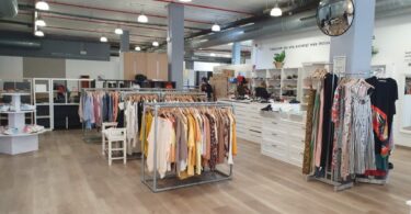 Beyondwear: La Primera Tienda Vintage de Fundació Formació i Treball en Barcelona