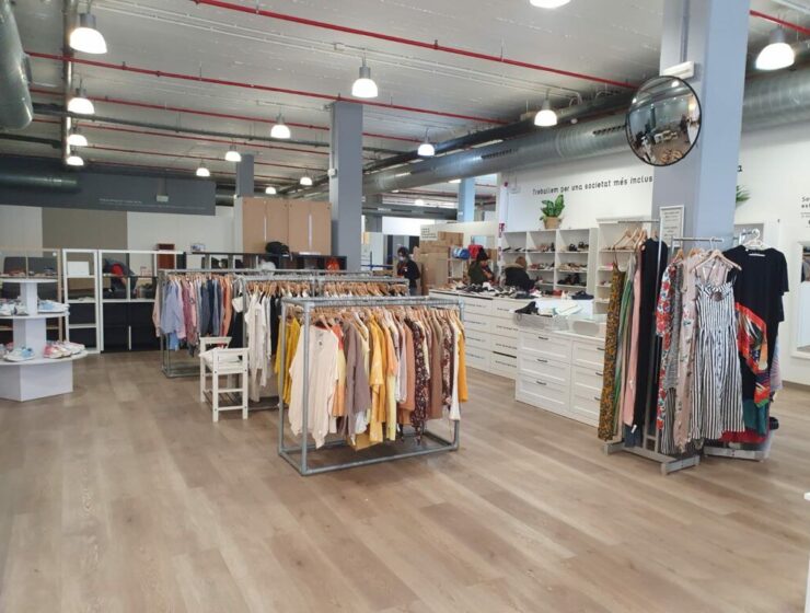 Beyondwear: La Primera Tienda Vintage de Fundació Formació i Treball en Barcelona