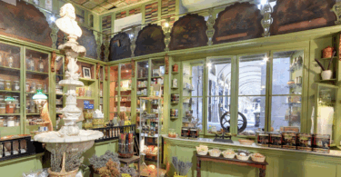 Herboristería del Rei, la tienda de 200 años, reabrió sus puertas en Barcelona