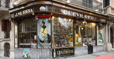 Cobrando 5 euros, Queviures Murria busca controlar turistas que no van a comprar