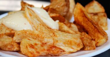 El Tomás de Sarrià, donde se preparan las patatas bravas más famosas de Barcelona