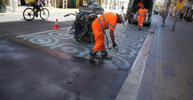 Adiós al “urbanismo táctico”: menos espacio peatonal y más aparcamientos