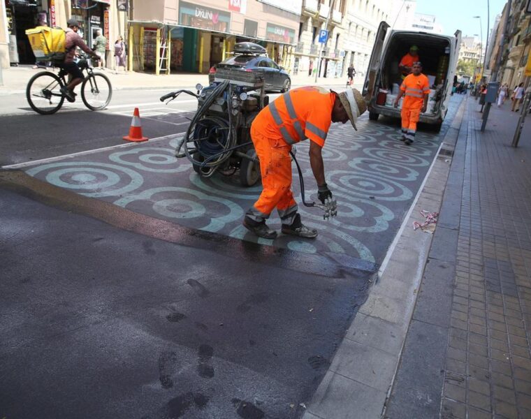 Adiós al “urbanismo táctico”: menos espacio peatonal y más aparcamientos