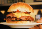 Disfruta por sólo 6 euros jugosas hamburguesas en Antonia's Burger