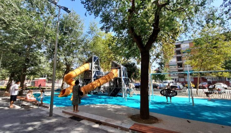 Se abre un nuevo parque infantil en la calle Alfons el Magnànim, distrito de Sant Martí