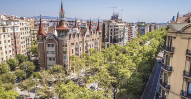 La Casa de les Punxes- uno de los edificios modernistas más característicos de Barcelona1