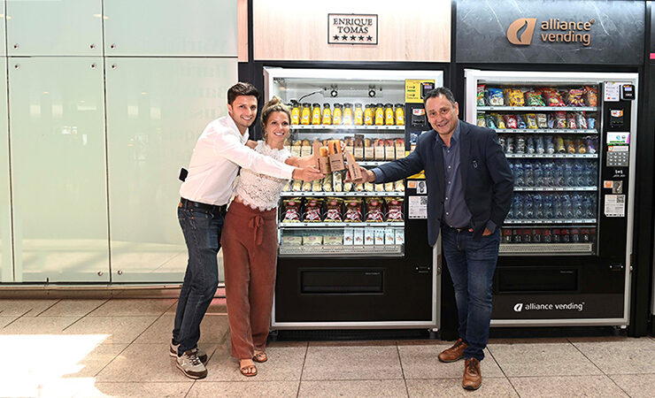 Máquinas expendedoras de bocadillos se toman el metro y El Prat