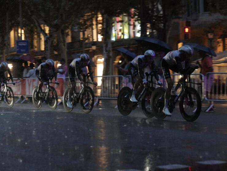 No se logró adelantar el alumbrado de las farolas en Barcelona para la Vuelta a España 2023