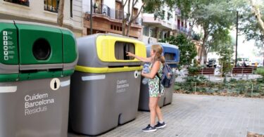 Regresan los contenedores para recogida selectiva en el Eje de Consell de Cent