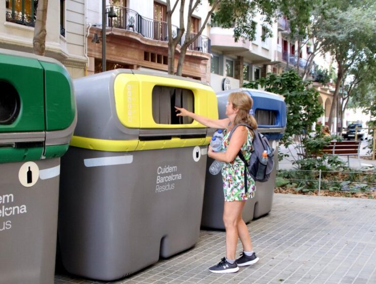 Regresan los contenedores para recogida selectiva en el Eje de Consell de Cent