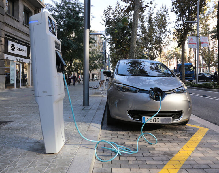 Se consolida la red pública de recarga de coches eléctricos en Barcelona