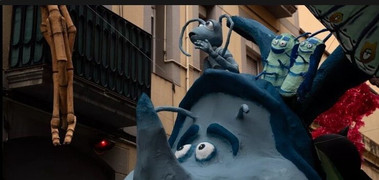 La calle Progrés gana el concursos de decoraciones de la Fiesta Mayor de Gràcia 2023