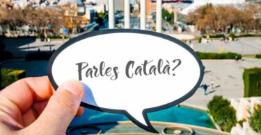 El Desafío Lingüístico en la Sanidad Catalana: La Promoción del Catalán
