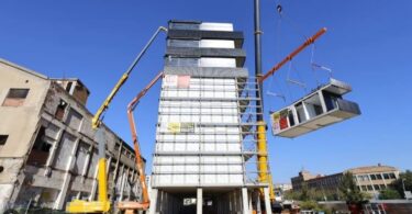Barcelona construye edificios de viviendas públicas con contenedores