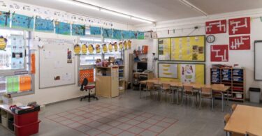 Ayuntamiento busca instalar aire acondicionado y calefacción en las escuelas públicas de BCN