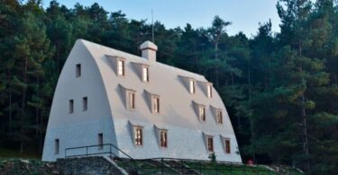 Descubriendo el Chalet del Catllaràs: el edificio de Gaudí en los Pirineos