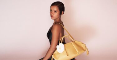 El Bolso Paseo de Loewe que fusiona arte y moda inspirada en Gaudí