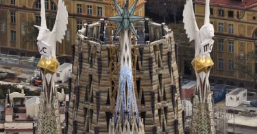 La Sagrada Familia inaugura en noviembre sus cinco torres centrales