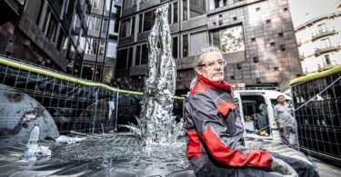 El Saltador: la nueva escultura en la plaza Urquinaona de Barcelona