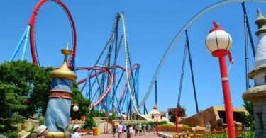 ¿Te gustaría trabajar probando una montaña rusa cerca de Barcelona?