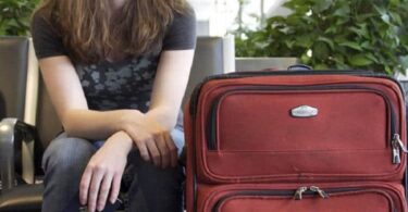 Barcelona facilita la emancipación de jóvenes con ayudas para compra de electrodomésticos y muebles