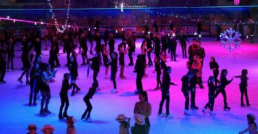 Explora la magia del hielo en Barcelona en las pistas de patinaje para celebrar la Navidad