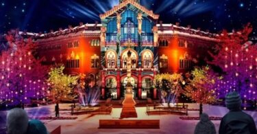 Barcelona brilla con el espectáculo de luces navideñas 2023 en el Passeig de Gràcia