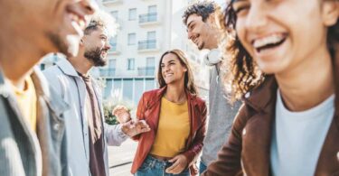 ¿Cuán Habladora es la Ciudad Condal? Descúbrelo en el Ranking Nacional de Ciudades Parlanchinas