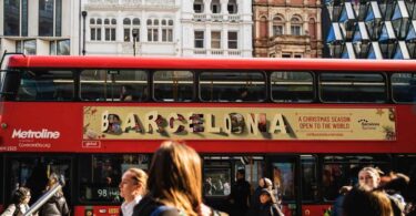 Barcelona lanza en Londres campaña de Navidad en autobuses de doble piso