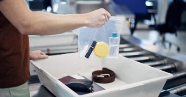 Para 2024 en El Prat de Barcelona se podrá viajar sin sacar líquidos ni portátiles