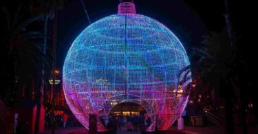 Barcelona extiende una hora más el encendido de las luces de Navidad