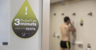 Duchas de tres minutos en los gimnasios para combatir la sequía en Barcelona