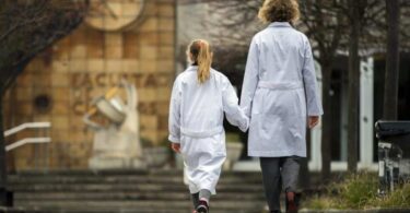 Más de 500 investigadoras motivan a las niñas a ser científicas en Cataluña