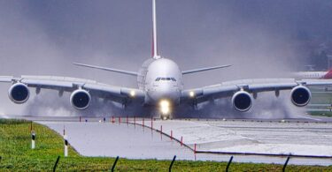 Un Histórico momento en El Prat con el aterrizaje simultáneo de dos aviones Airbus A380