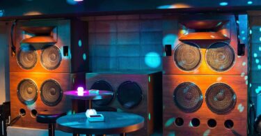 El auge de los 'Listening Bars' en BCN para una experiencia musical de alta fidelidad