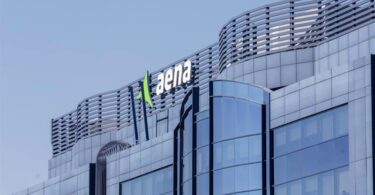 Aena impulsa la sostenibilidad energética con nuevas plantas fotovoltaicas en aeropuertos en Cataluña