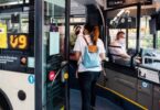 TMB amplía el acceso por las puertas delanteras en el 90% de sus autobuses