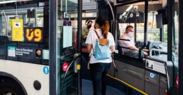 TMB amplía el acceso por las puertas delanteras en el 90% de sus autobuses