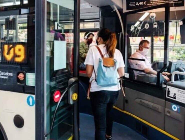 TMB amplía el acceso por las puertas delanteras en el 90% de sus autobuses