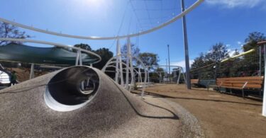 Barcelona estrena "La Platgeta del Poblenou", el parque infantil inclusivo y divertido