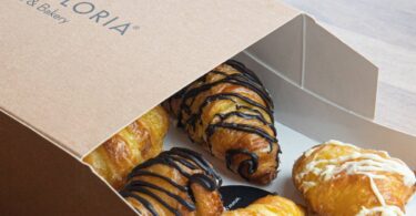 Pastelería Santagloria celebra la festividad de Santa Gloria regalando 31,000 cruasanes gratis