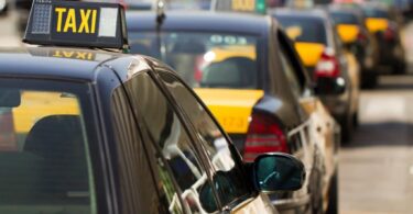 Por sequía, Aena prohíbe lavar taxis con agua potable en El Prat