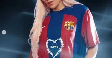 Fútbol y música: el logo de Karol G en la camiseta del F.C. Barcelona