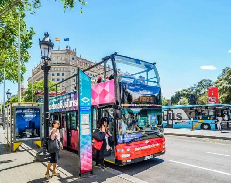 Viaje gratuito por Nou Barris en autobús panorámico durante su Fiesta Mayor