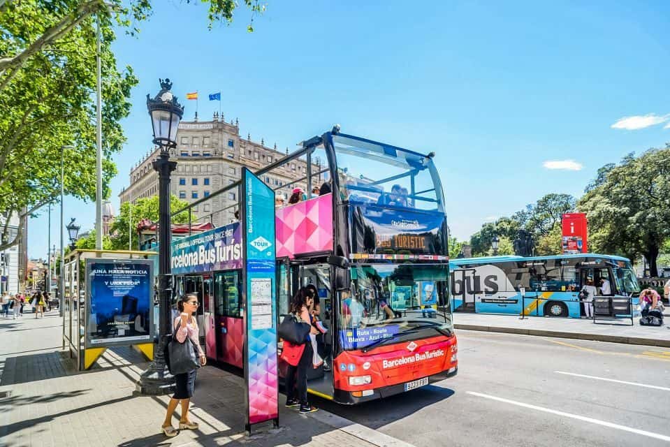 Visite gratuite de Nou Barris en bus panoramique pendant la Festa Major (fête locale)
