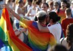 Barcelona se prepara para una fiesta LGTBI llena de color y diversidad en Plaza Catalunya