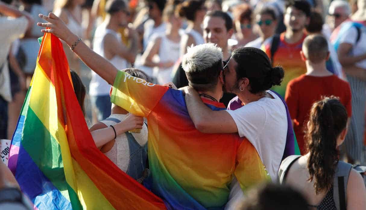 Barcelona prepares for an LGTBI party full of color and diversity in Plaza Catalunya