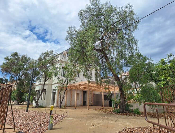 Jardines con cafetería y la Casa de Canals-Junyer: nuevo espacio comunitario en Barcelona