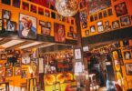 Celebrando el legado de Raffaella Carrà en Barcelona: la Carrà, mucho más que un bar