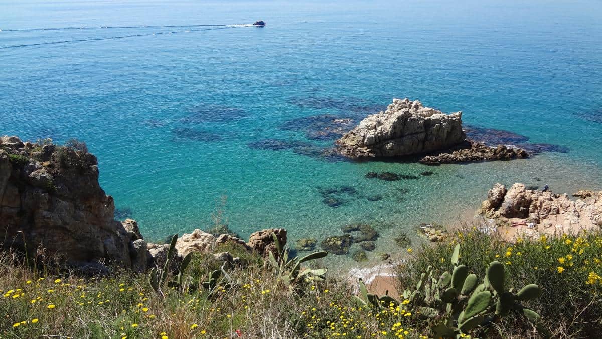 Sant Sebastià de Sitges: una delle migliori spiagge della Catalogna, secondo il National Geographic.